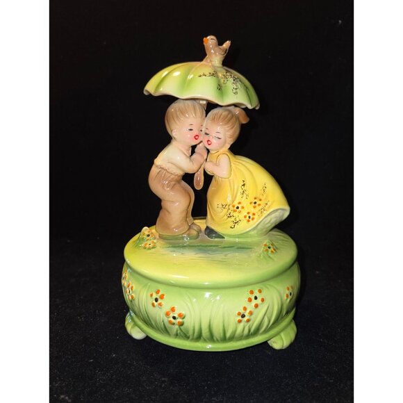 Vintage Josef Orig. Ceramic Music Box With Couple Under Umbrella, Raindrops keep - Picture 1 of 8